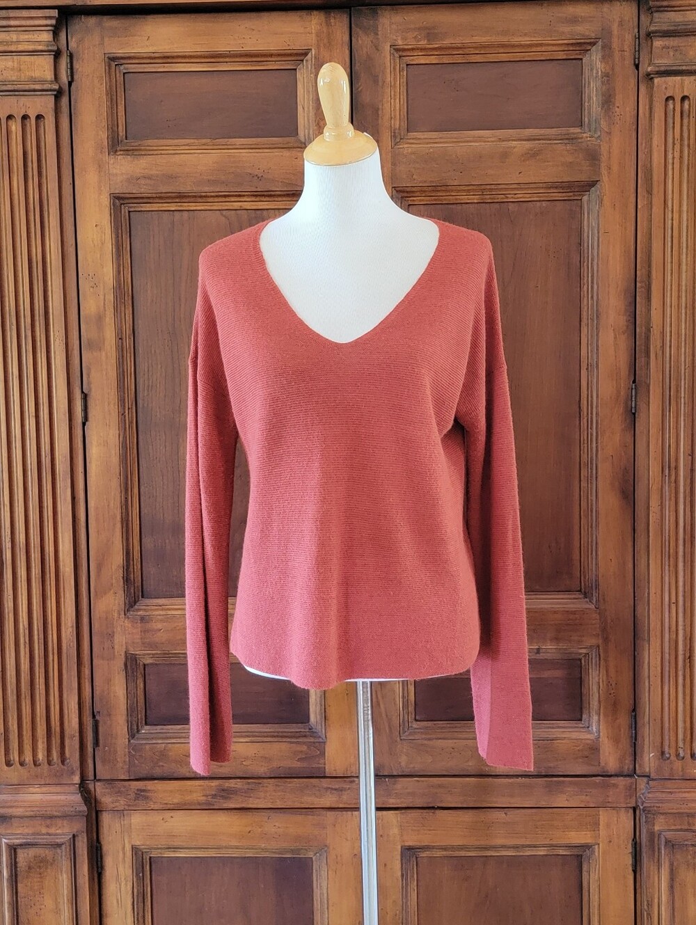 Women's V-Neck Knit Top - M